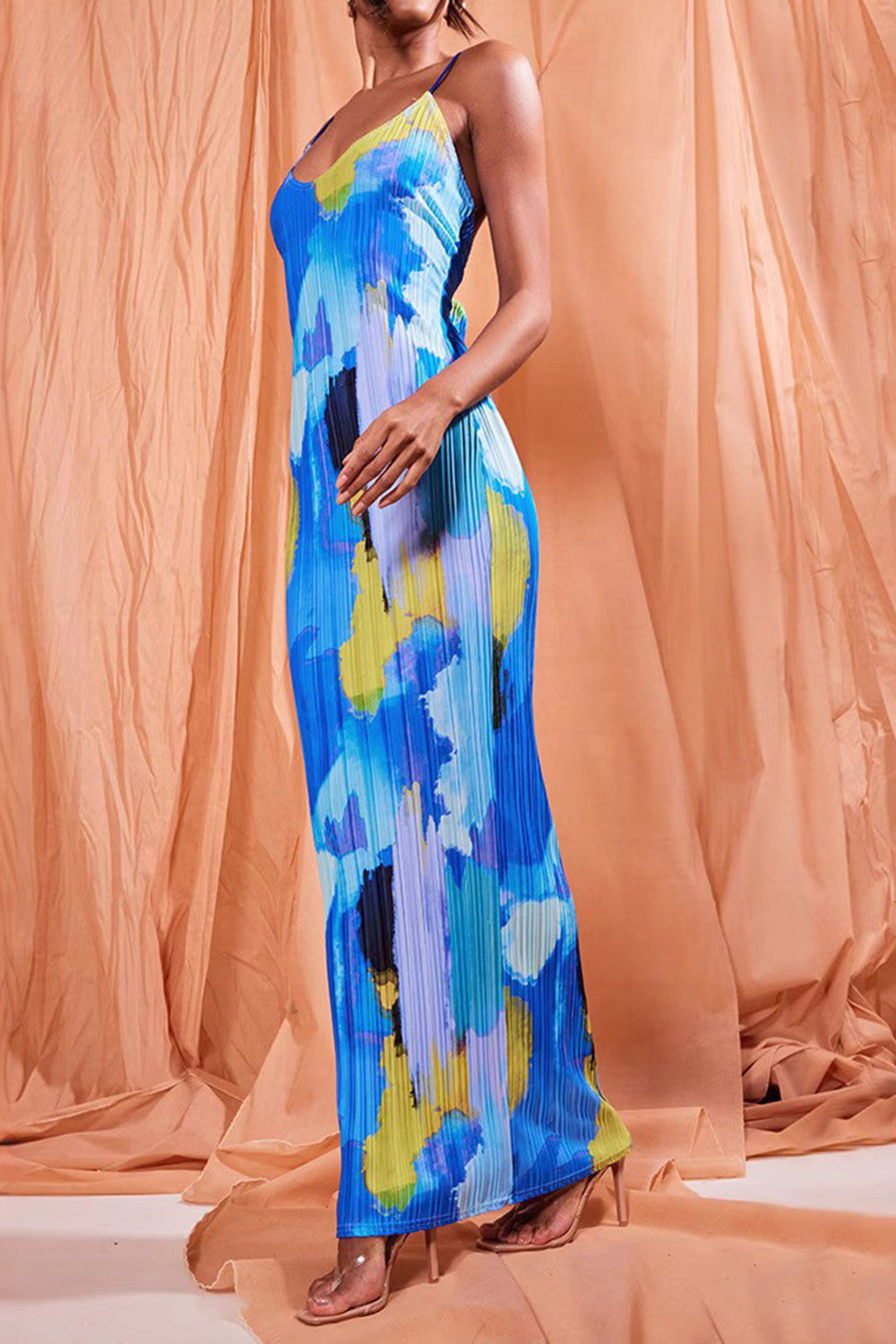  Model wearing  Backless blue Printed Maxi Cami Dress side view