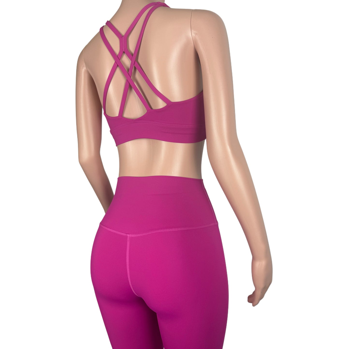 Sports bra and legging set pink close up